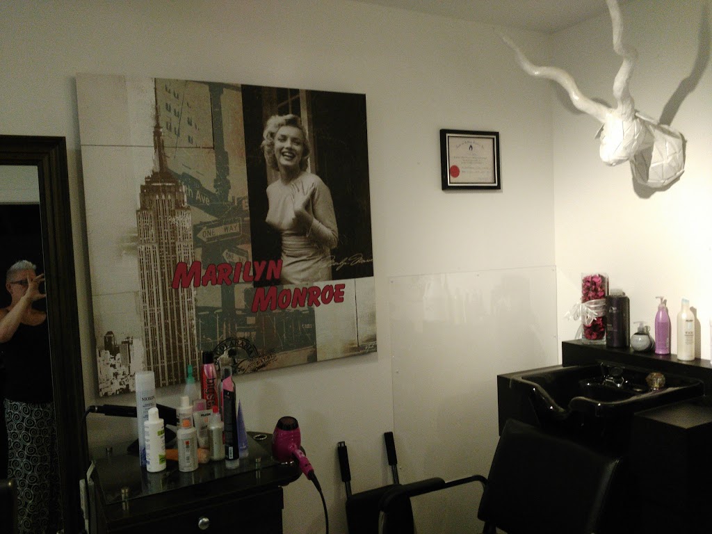 Coiffure Bellerose | 6 Rue des Spirées, Pont-Rouge, QC G3H 0C9, Canada | Phone: (418) 873-8005