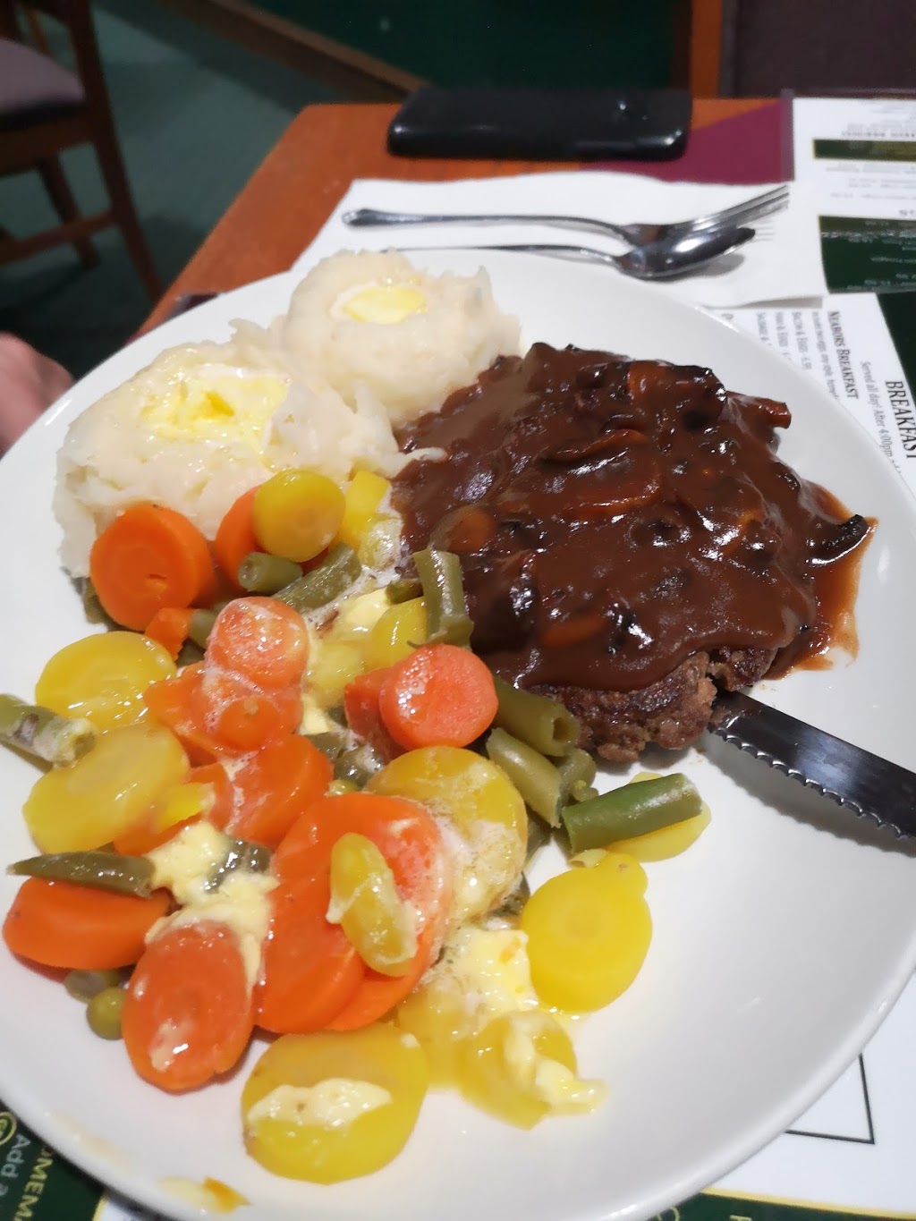 Neabors Family Restaurant | 401 Kent St W, Lindsay, ON K9V 4Z1, Canada | Phone: (705) 324-1862