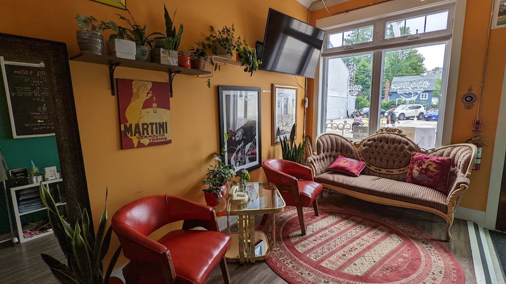 Utopia Lounge and Vintage Shoppe | 408 Derby Rd, Crystal Beach, ON L0S 1B0, Canada | Phone: (289) 407-0433
