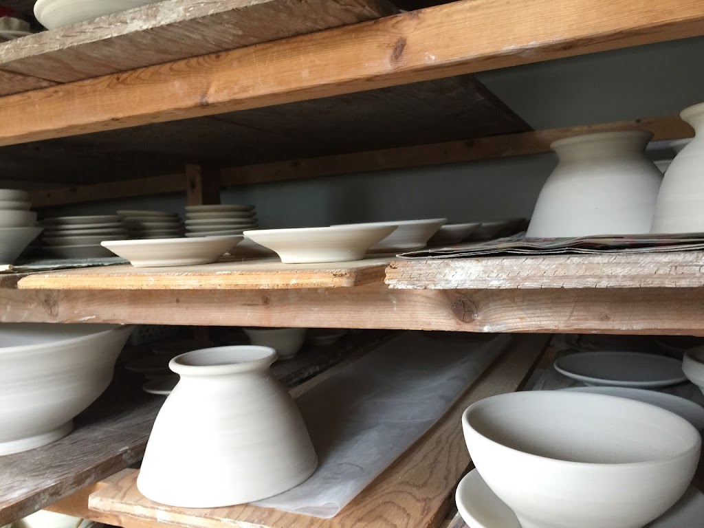 Poterie McNeil | 2594 Rue Principale O, Magog, QC J1X 0J2, Canada | Phone: (819) 349-1818
