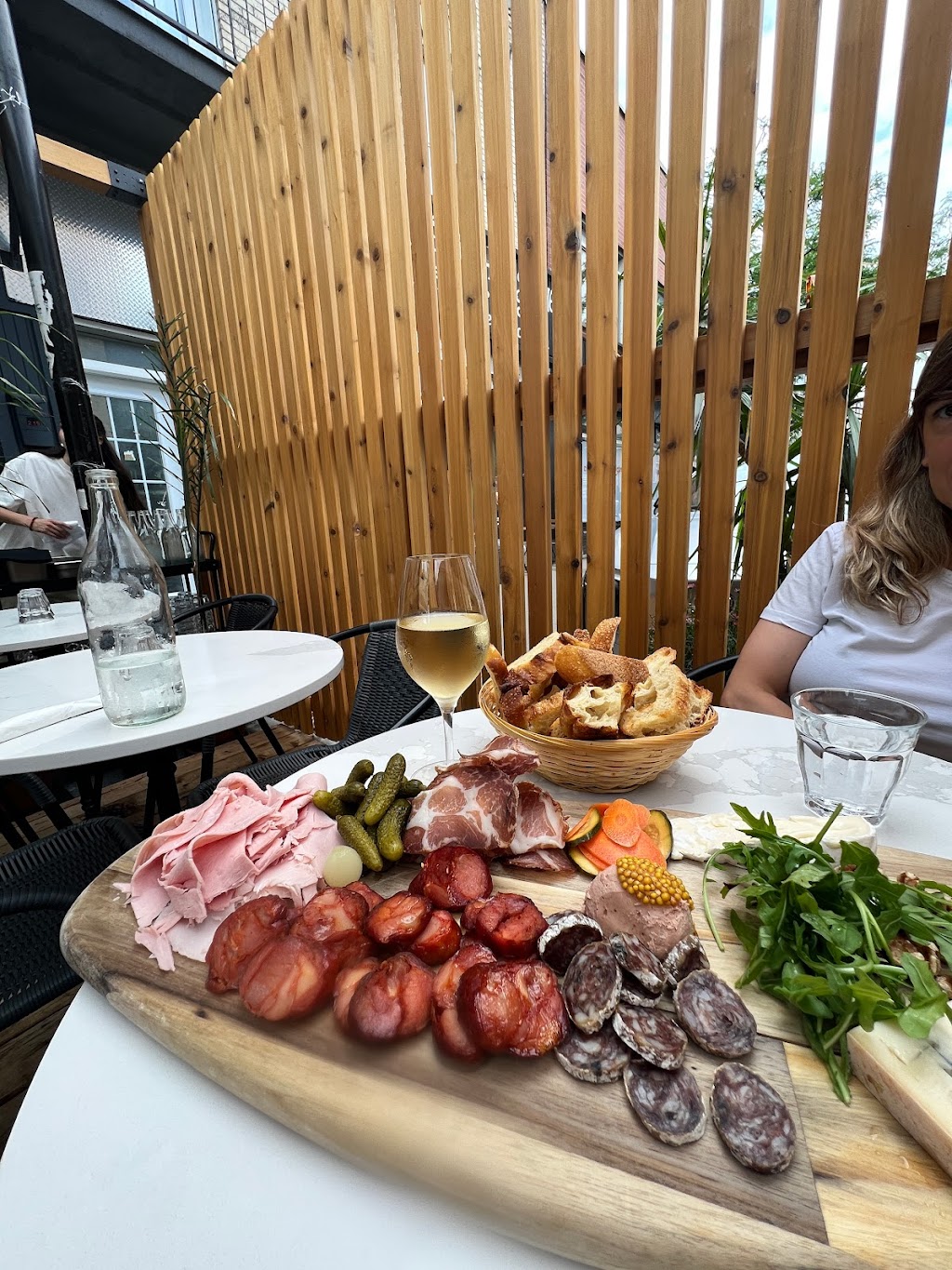 Buvette Beaubien | 211 Rue Beaubien E, Montréal, QC H2S 1R5, Canada | Phone: (514) 544-7632