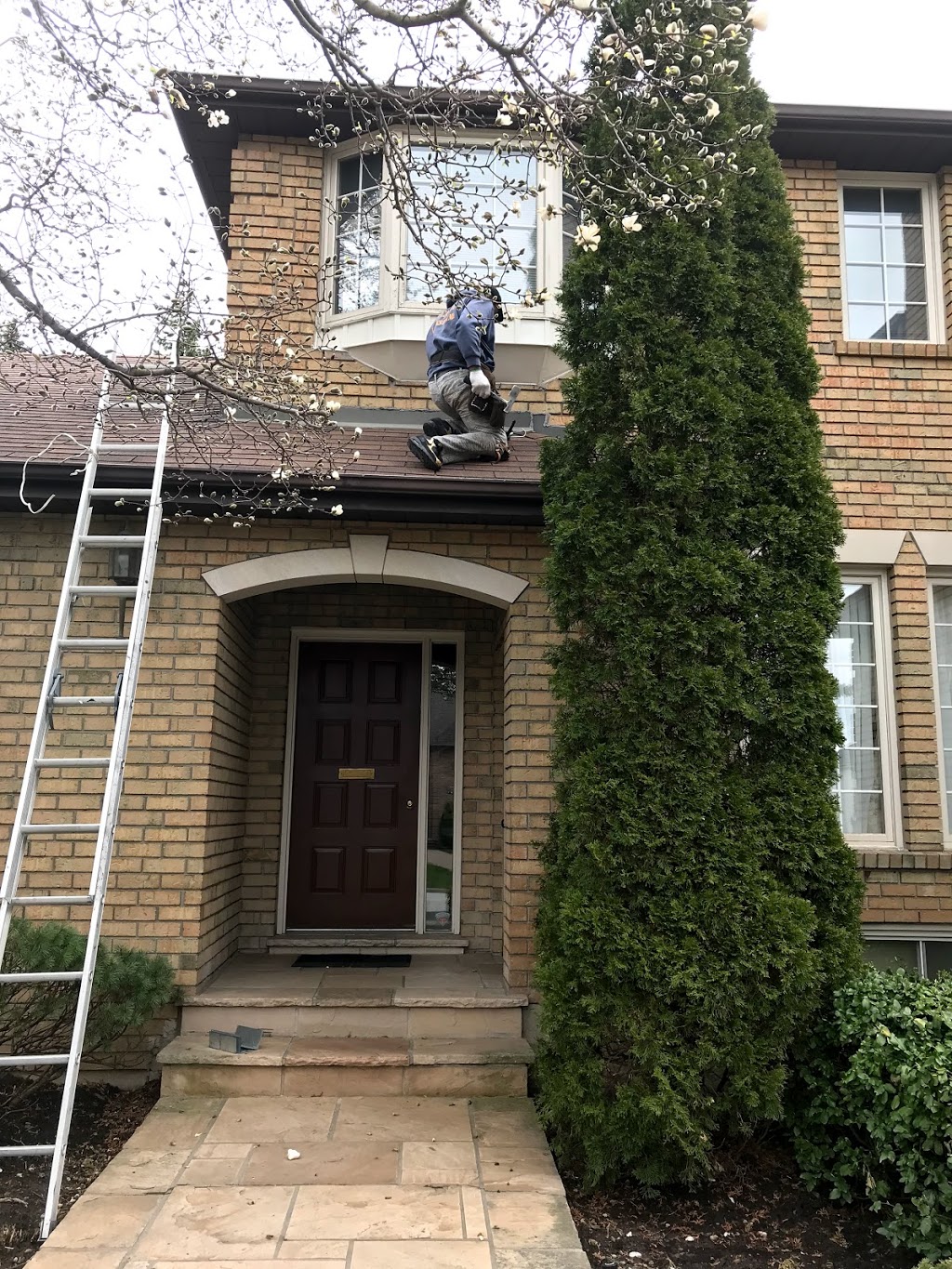 Canadian superior roofing | 87 Fontebella Ave, Woodbridge, ON L4H 2B8, Canada | Phone: (416) 285-0009