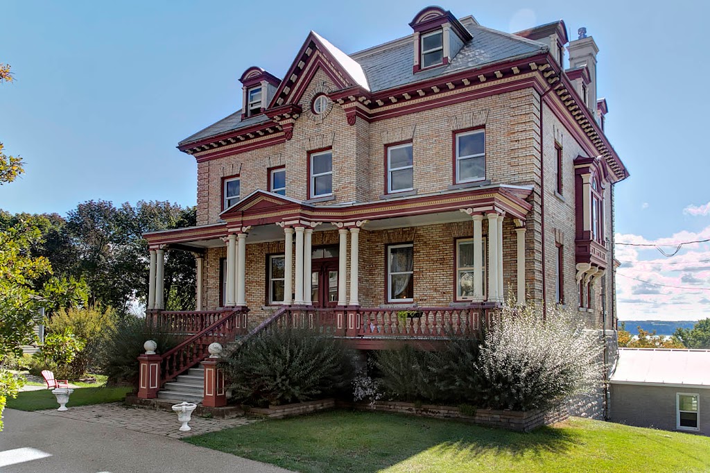 La Demeure du Capitaine | 571 Rue des Erables, Neuville, QC G0A 2R0, Canada | Phone: (581) 985-7309