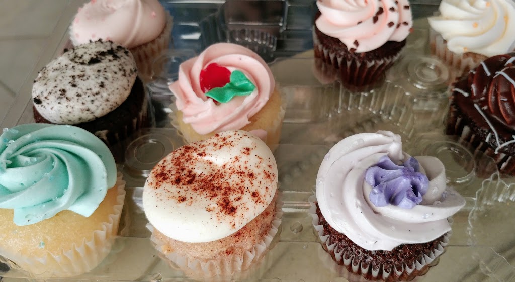 Fuss Cupcakes | 2339 Rabbit Hill Rd NW, Edmonton, AB T6R 3L6, Canada | Phone: (780) 435-5333