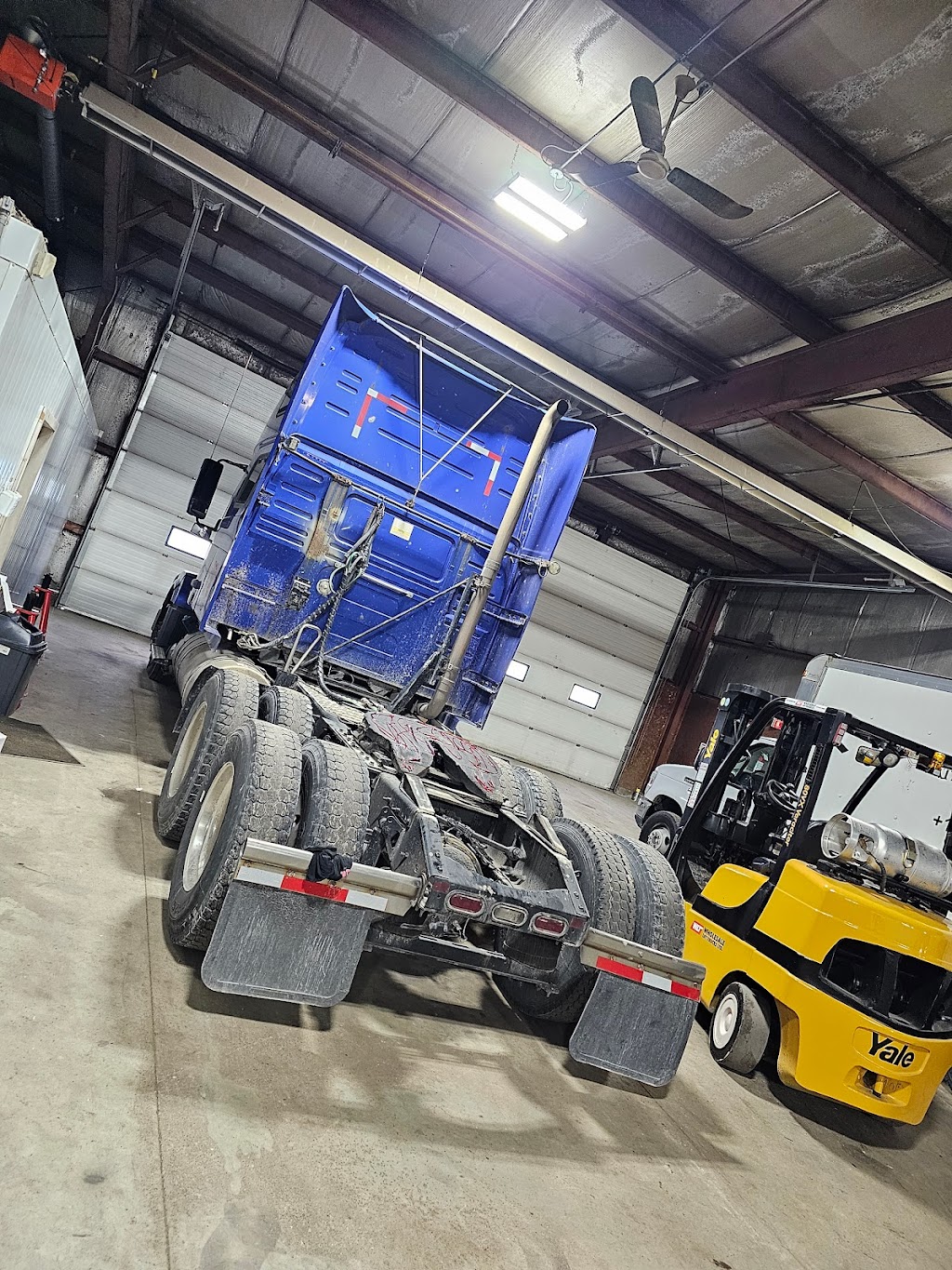 Blueking Truck and Trailer Repairs Inc. | 6818 Colonel Talbot Rd, London, ON N6L 1J2, Canada | Phone: (519) 933-5519