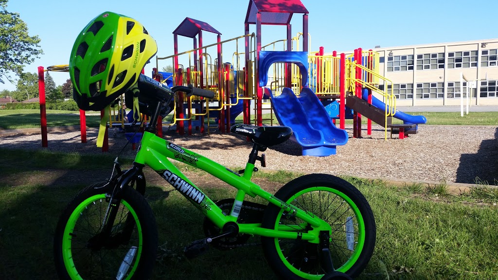 Severn Avenue Public Middle school | 2553 Severn Ave, Ottawa, ON K2B 7V8, Canada | Phone: (613) 829-8082