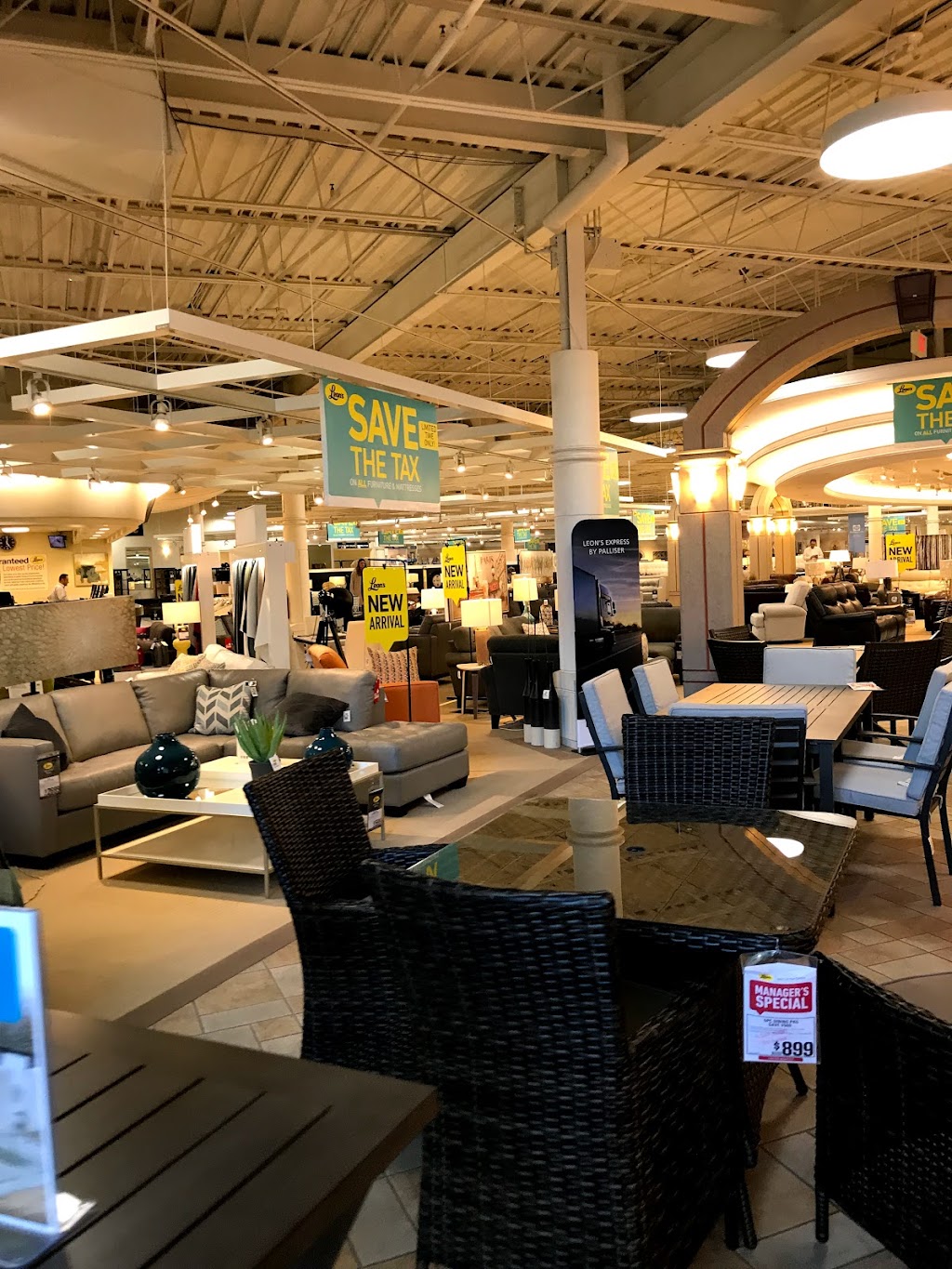 Leons Furniture | 286 Fairway Rd S, Kitchener, ON N2C 1W9, Canada | Phone: (519) 894-1850