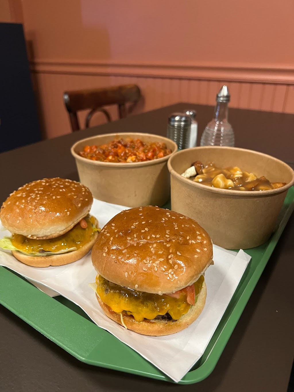 Cantine à Paulina | 505A Rue du Boisé, Grandes-Bergeronnes, QC G0T 1G0, Canada | Phone: (418) 232-6666