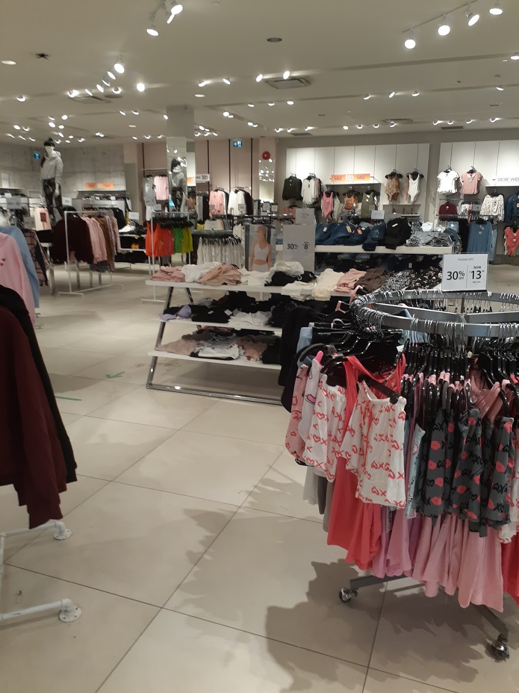 Bikini Village Fairview Park | 2960 Kingsway Dr, Kitchener, ON N2C 1X1, Canada | Phone: (519) 748-0301