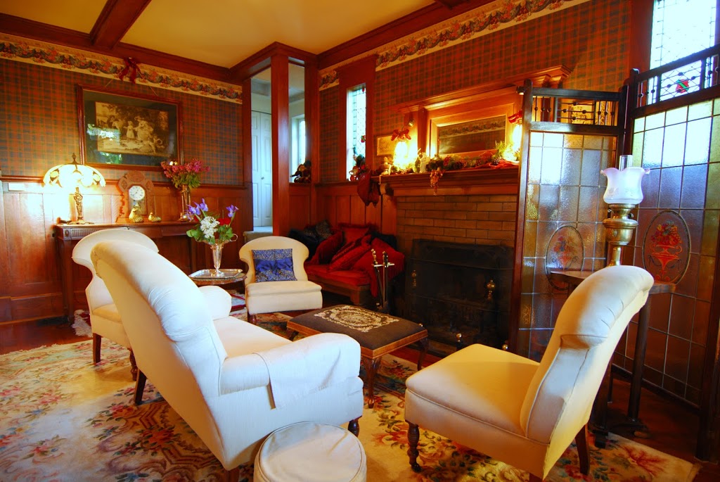 Trutch Manor | 621 Trutch St, Victoria, BC V8V 4C3, Canada | Phone: (877) 900-8877