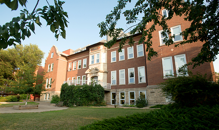 Chateau St Michaels | 525 7th Ave SE, Moose Jaw, SK S6H 8B6, Canada | Phone: (306) 693-2323