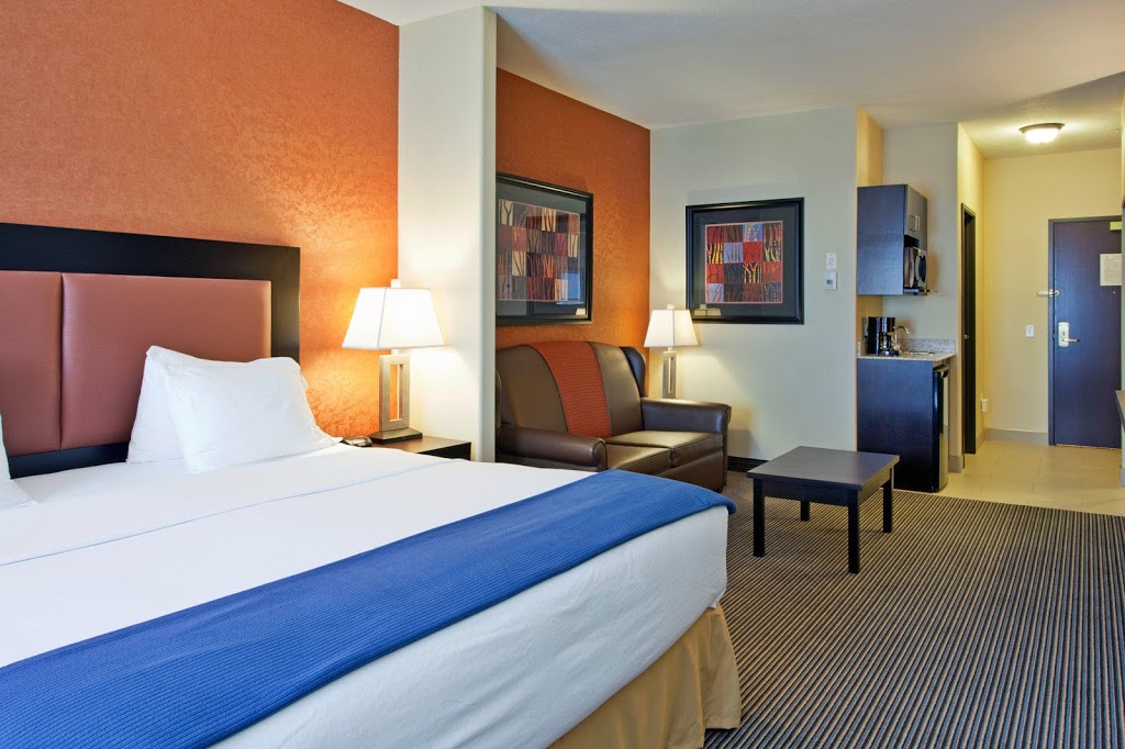 Holiday Inn Express & Suites Airport-Calgary | 45 Hopewell Way NE, Calgary, AB T3J 4V7, Canada | Phone: (403) 769-1888