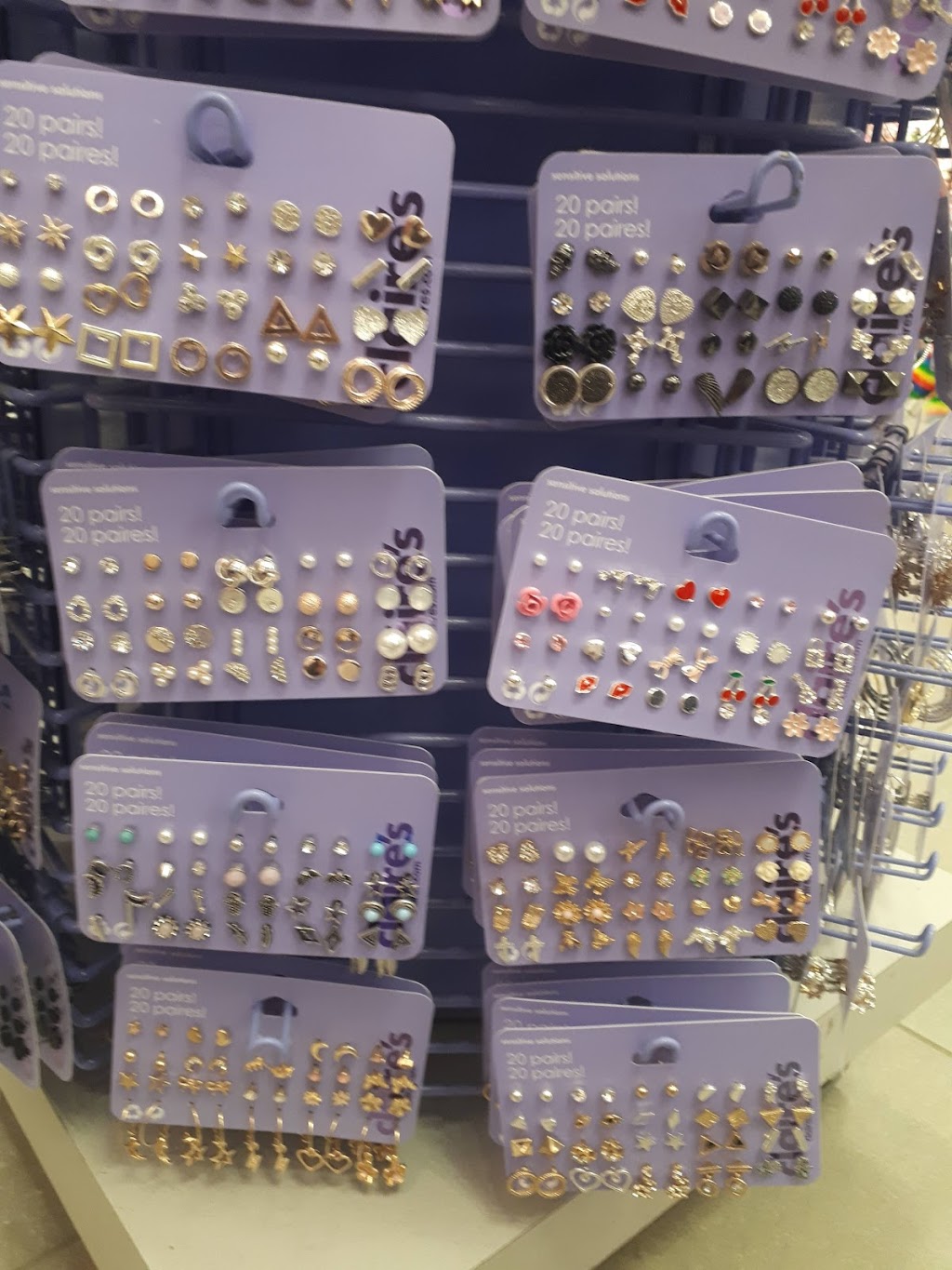 Claires | 5401 Bd des Galeries #111, Québec City, QC G2K 1N4, Canada | Phone: (418) 624-0660