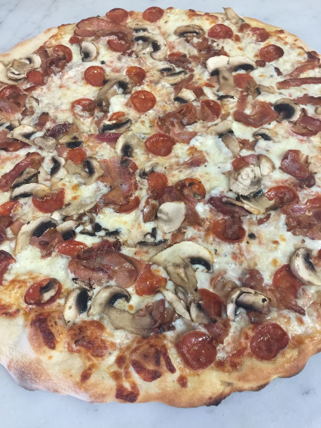 Calabrese Pizza | 3019 Lake Shore Blvd W, Etobicoke, ON M8V 1K2, Canada | Phone: (416) 503-0999