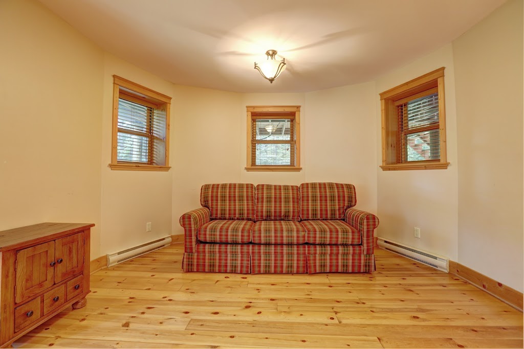 Chalet no. 30 by Fiddler Lake Resort (Cerf-Deer) | 12 Chem. du Cardinal, Mille-Isles, QC J0R 1A0, Canada | Phone: (438) 925-7727