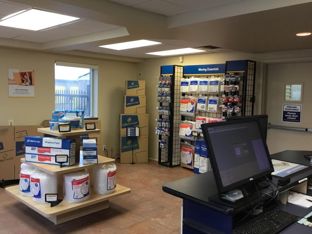 Life Storage | 300 Langner Rd, West Seneca, NY 14224, USA | Phone: (716) 825-6174