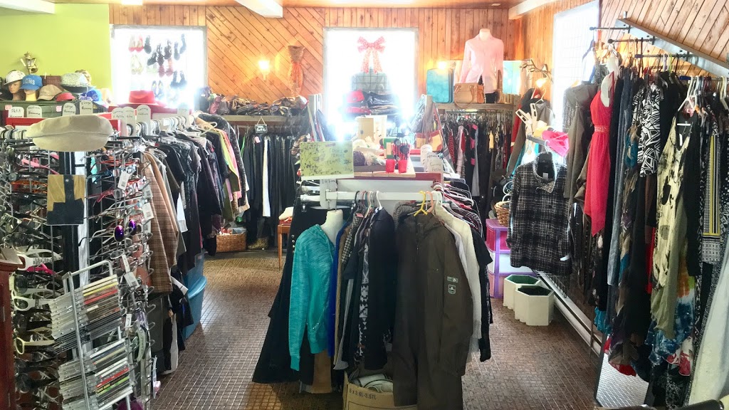 Friperie STAKILTOUR | 5050 QC-335, Saint-Calixte, QC J0K 1Z0, Canada | Phone: (450) 222-5312