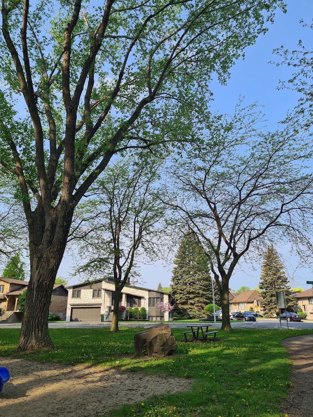 Paul-Séguin Park | Rue Raymond, LaSalle, QC H8P 3K9, Canada | Phone: (514) 367-1000
