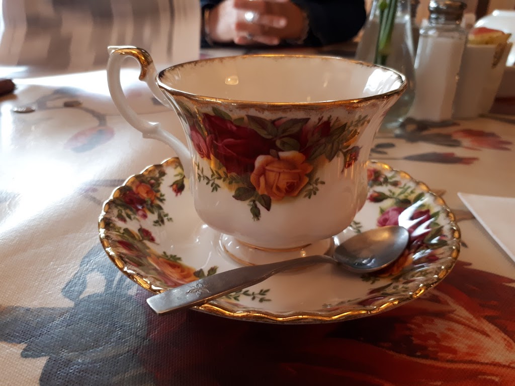 The Oaks Restaurant and Tearoom | 2250 Oak Bay Ave, Victoria, BC V8R 1E2, Canada | Phone: (250) 590-3155