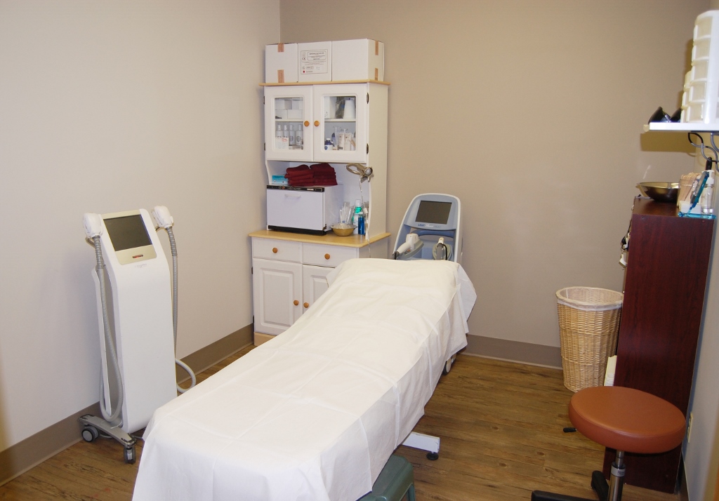 Laser Looks Inc | 245 Talbot St W, Leamington, ON N8H 1N8, Canada | Phone: (519) 324-0078