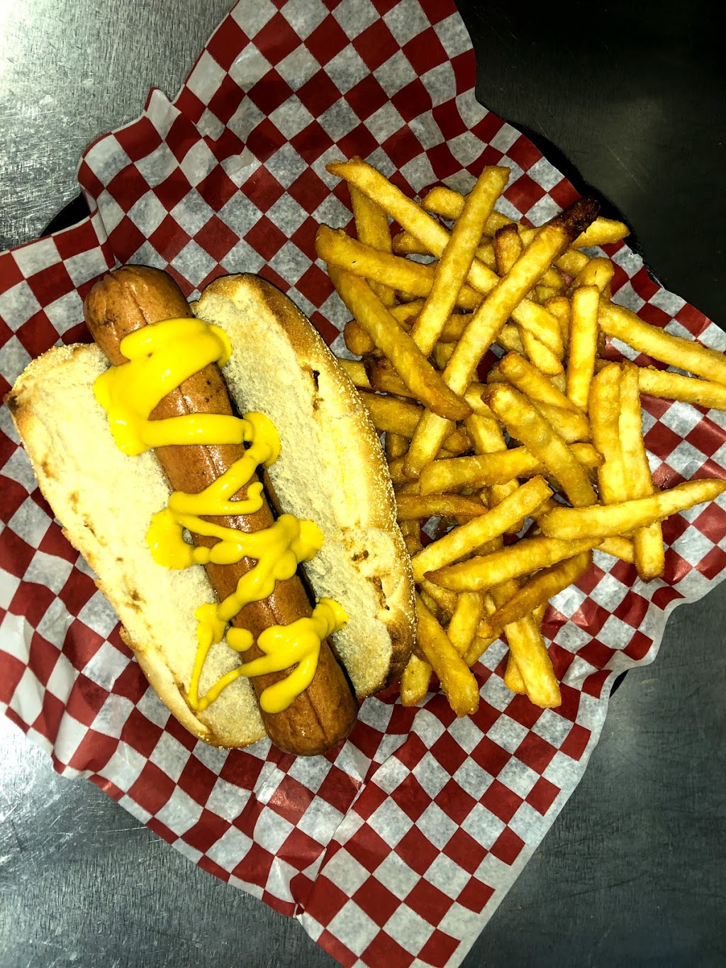 Luxx Deli Bistro | 73 Boulevard de la Gappe #E5, Gatineau, QC J8T 2G1, Canada | Phone: (819) 243-4790