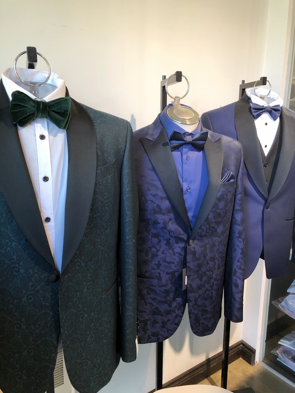 ESCO CLOTHIERS | 6970 Edwards Blvd, Mississauga, ON L5T 2W2, Canada | Phone: (905) 564-7677