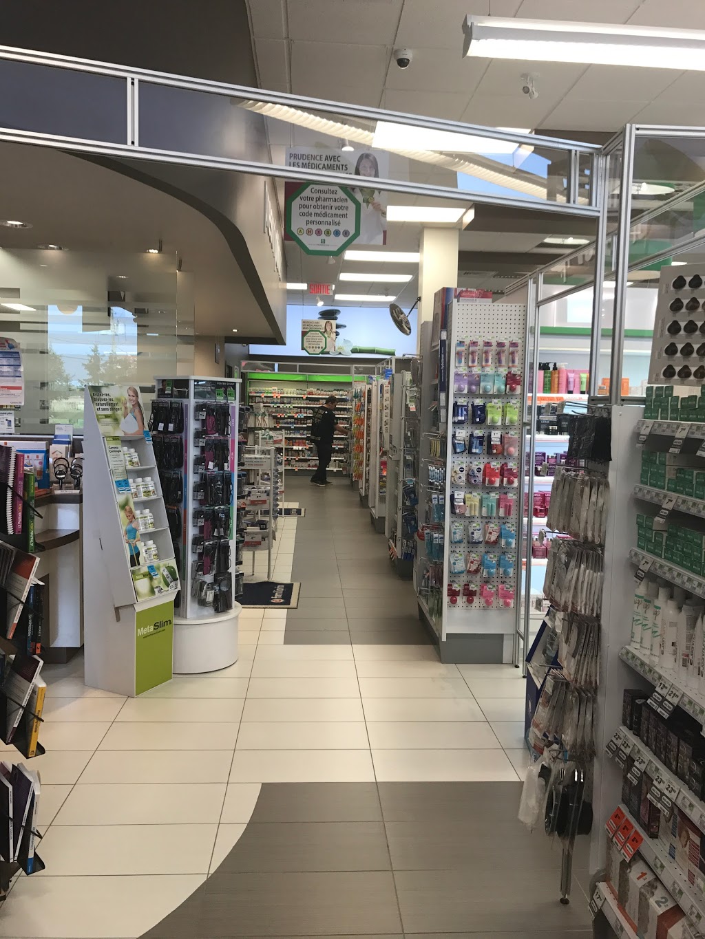 Familiprix Extra Vaudreuil-Dorion | 2905 Boulevard de la Gare, Vaudreuil-Dorion, QC J7V 9R2, Canada | Phone: (450) 424-7474