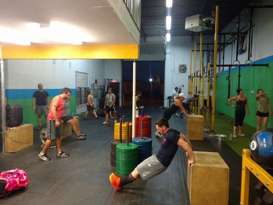 Gym LEscouade - Crossfit 132 | 1584 Rue Jean-Lachaîne, Sainte-Catherine, QC J5C 1C2, Canada | Phone: (450) 845-4445