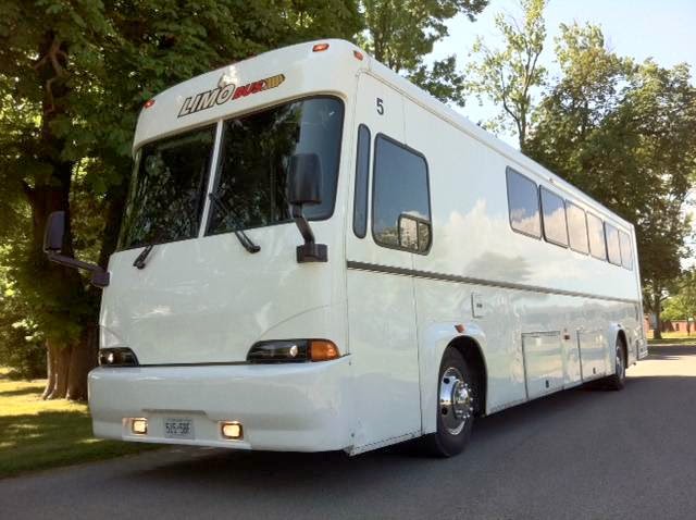 Grandeur Limousine | 420 Forest Ave, St Thomas, ON N5R 2K9, Canada | Phone: (519) 453-7307