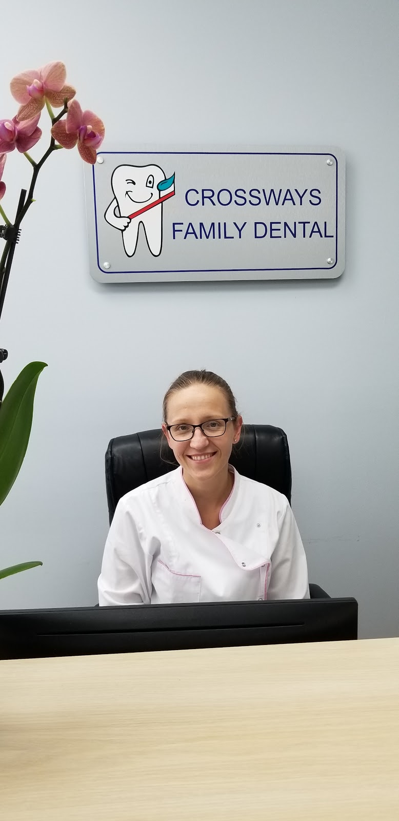 Crossways Family Dental | 2340 Dundas St W, Toronto, ON M6P 4A9, Canada | Phone: (416) 535-5799