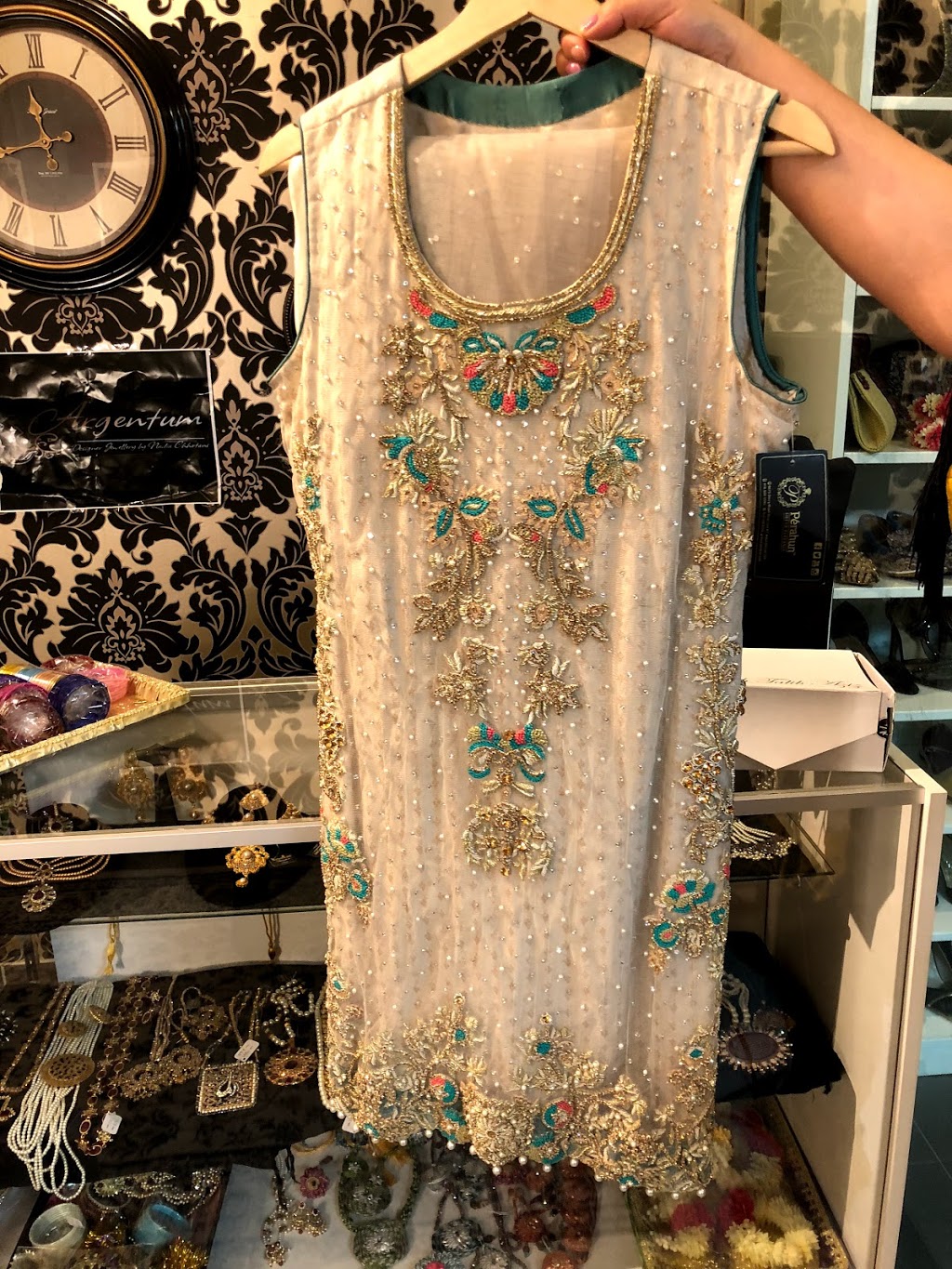 Pérahun | 7Z9, 9075 Derry Rd W #1, Milton, ON L9T 7Z1, Canada | Phone: (647) 738-8344