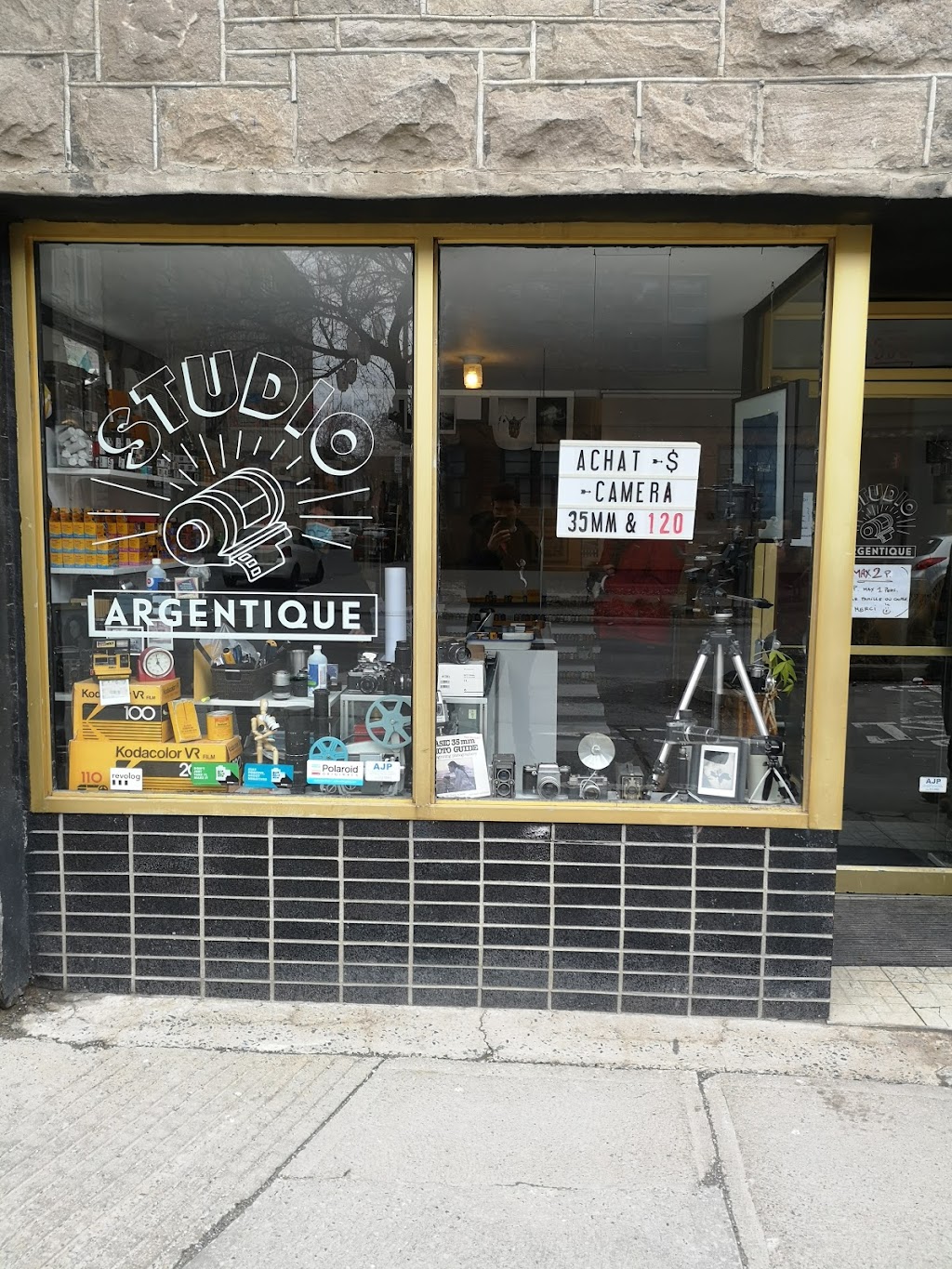 Le Studio Argentique | 355 Rue Rachel E, Montréal, QC H2W 1E8, Canada | Phone: (514) 597-0202