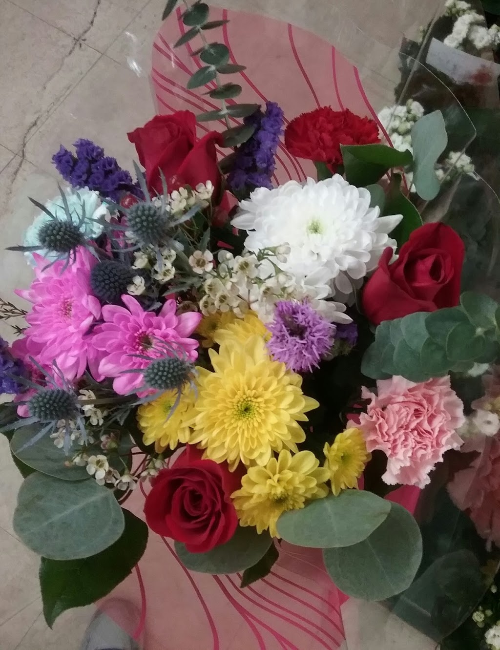 Lindas Flowers | 3855 Rupert St, Vancouver, BC V5R 2G7, Canada | Phone: (604) 434-7124