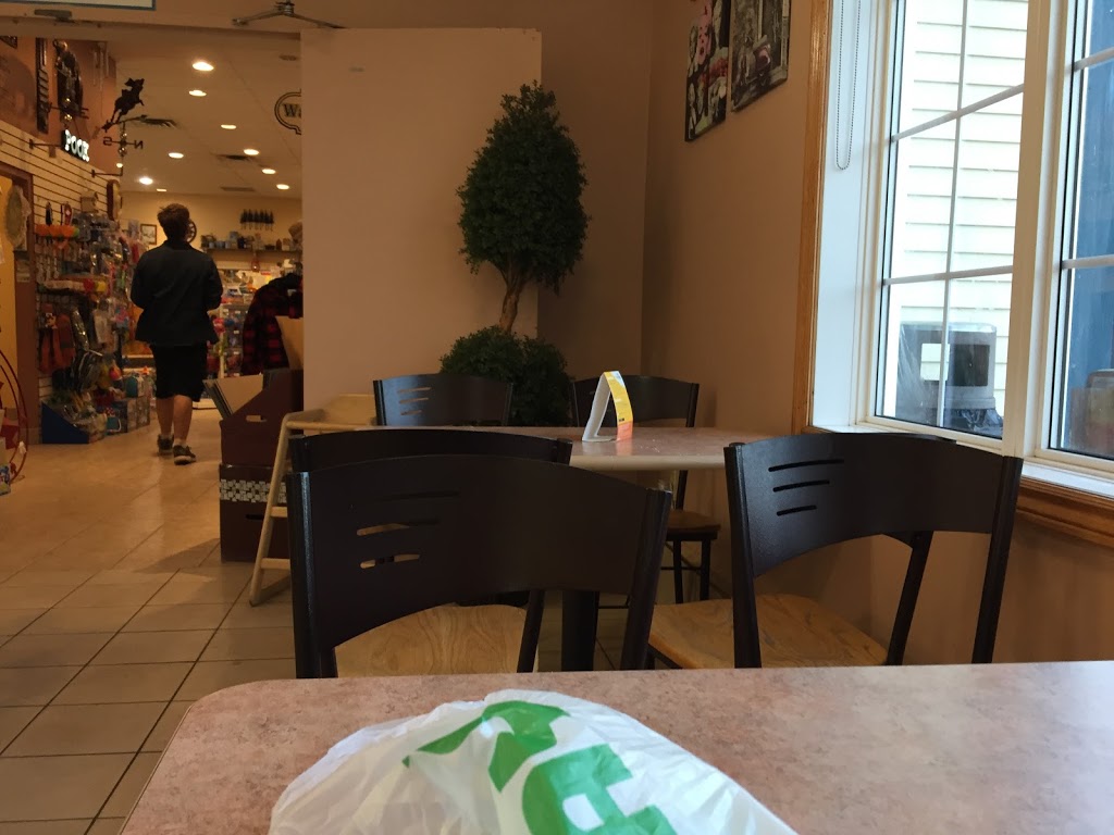 Subway | 430 Pine St, Waubaushene, ON L0K 2C0, Canada | Phone: (705) 538-0205