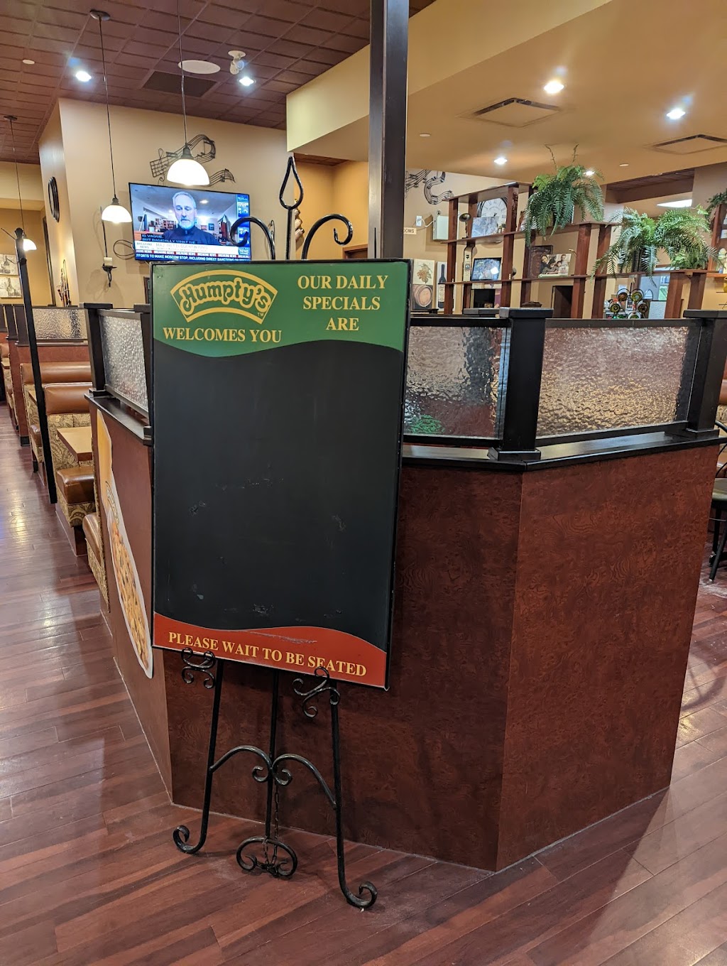 Humptys Family Restaurant - Trans Canada Centre | 1440 52 St NE, Calgary, AB T2A 4T8, Canada | Phone: (403) 273-2448