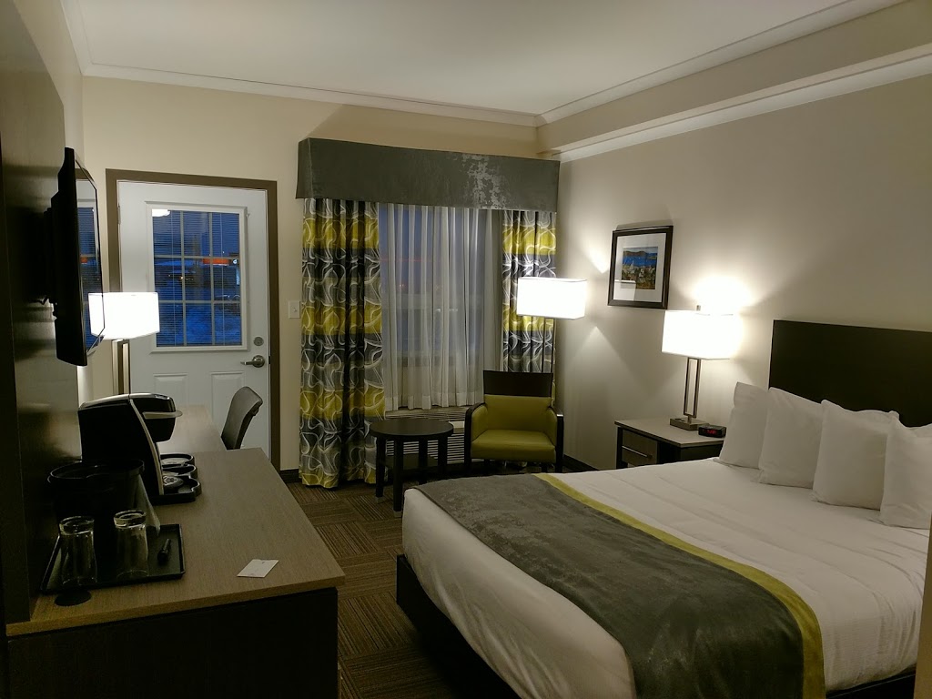 Crossroads Inn & Suites | 980 Kenmount Rd, Paradise, NL A1L 1N2, Canada | Phone: (709) 368-3191