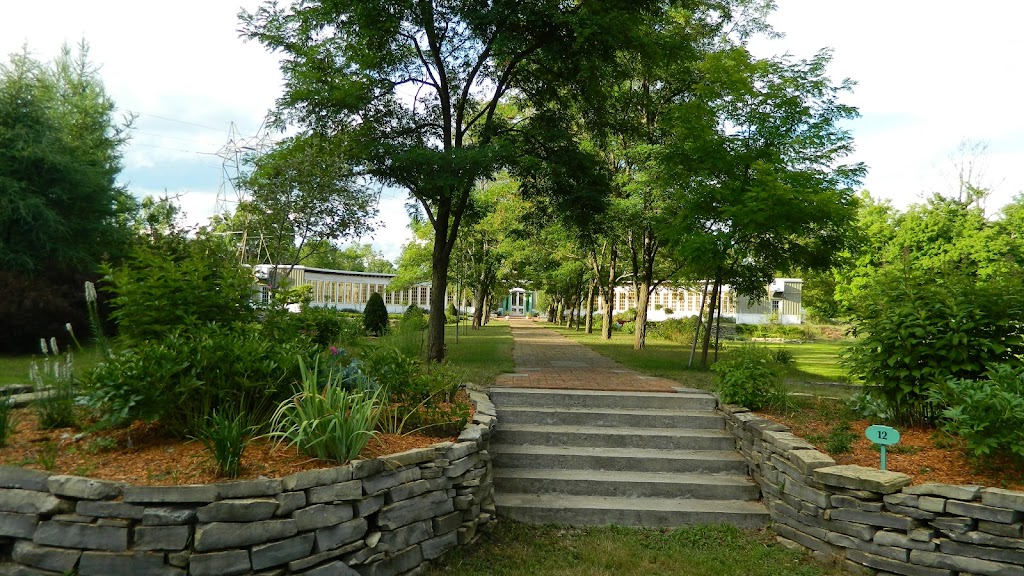 Spindle Tree Manor | 6248 County Rd 4, Tamworth, ON K0K 3G0, Canada | Phone: (613) 388-2232