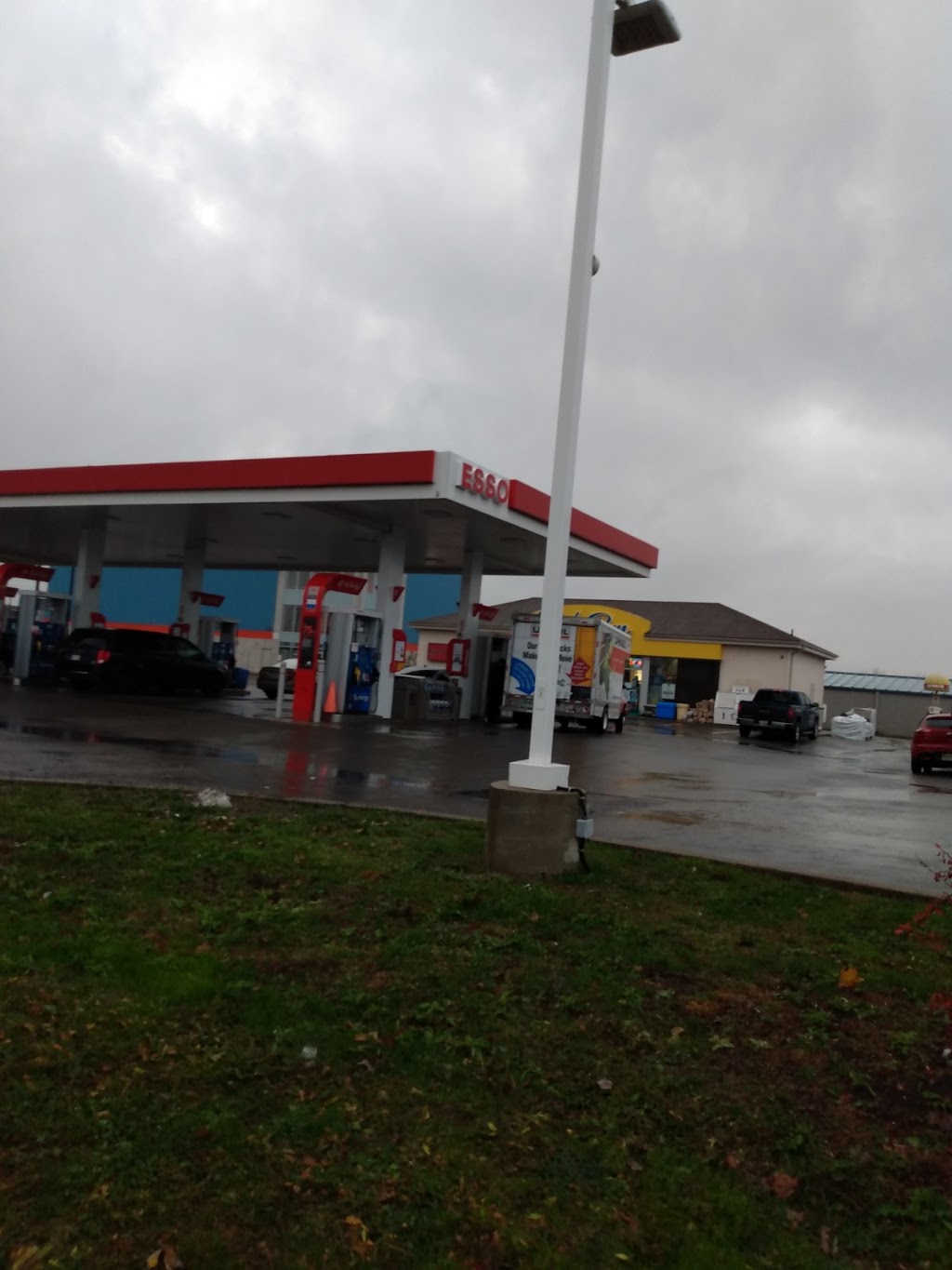 FRUITLAND ESSO | gas station | 331 Fruitland Rd, Stoney Creek, ON L8E 5M8, Canada | 9056433609 OR +1 905-643-3609