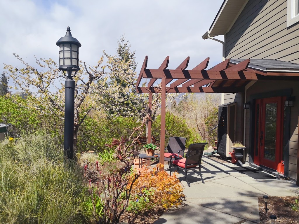 Mai Life House - Summerland Acupuncture & Yoga | 6111 Charles Ave, Summerland, BC V0H 1Z6, Canada | Phone: (778) 516-1015