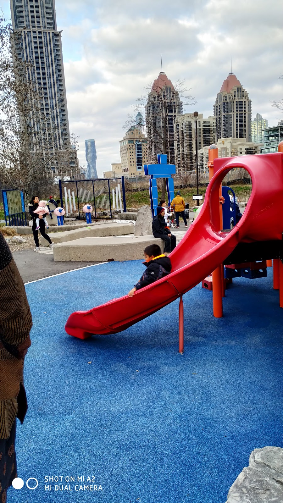 Zonta Meadows Park | 410 Rathburn Rd W, Mississauga, ON L5B 3N8, Canada | Phone: (905) 454-1877