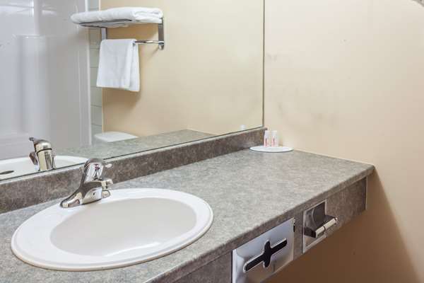 Super 8 by Wyndham Amherst NS | 40 Lord Amherst Dr, Amherst, NS B4H 4W6, Canada | Phone: (902) 701-9853