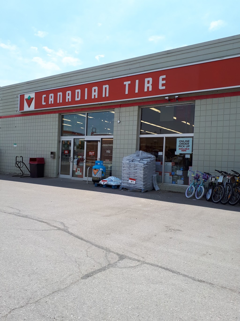 Canadian Tire | 308 James St, Delhi, ON N4B 2B4, Canada | Phone: (519) 582-2450