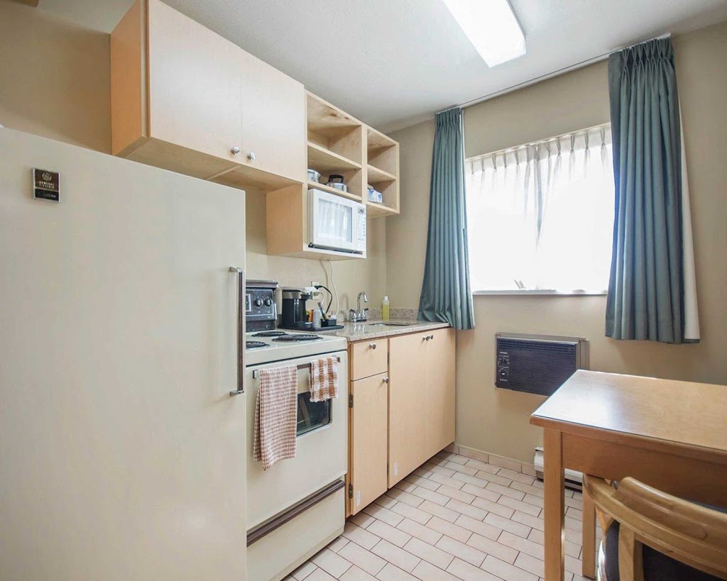 Econo Lodge Inn & Suites | 1748 Capilano Rd, North Vancouver, BC V7P 3B4, Canada | Phone: (604) 988-3181