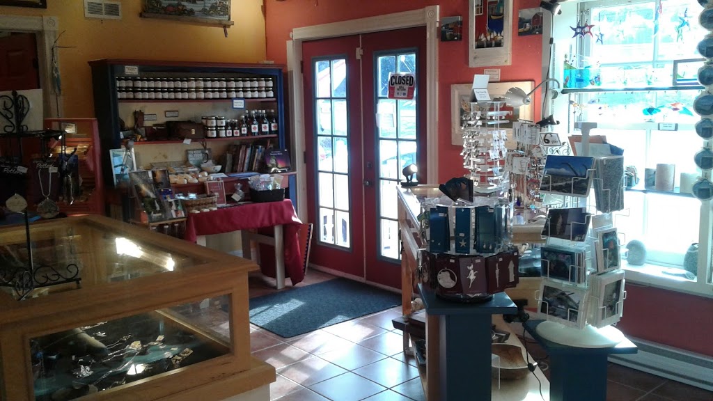 Wendy Johnston Pottery and Art Effects Fine Craft Gallery | 3923 Main St, Hopewell Cape, NB E4H 3J2, Canada | Phone: (506) 734-2046