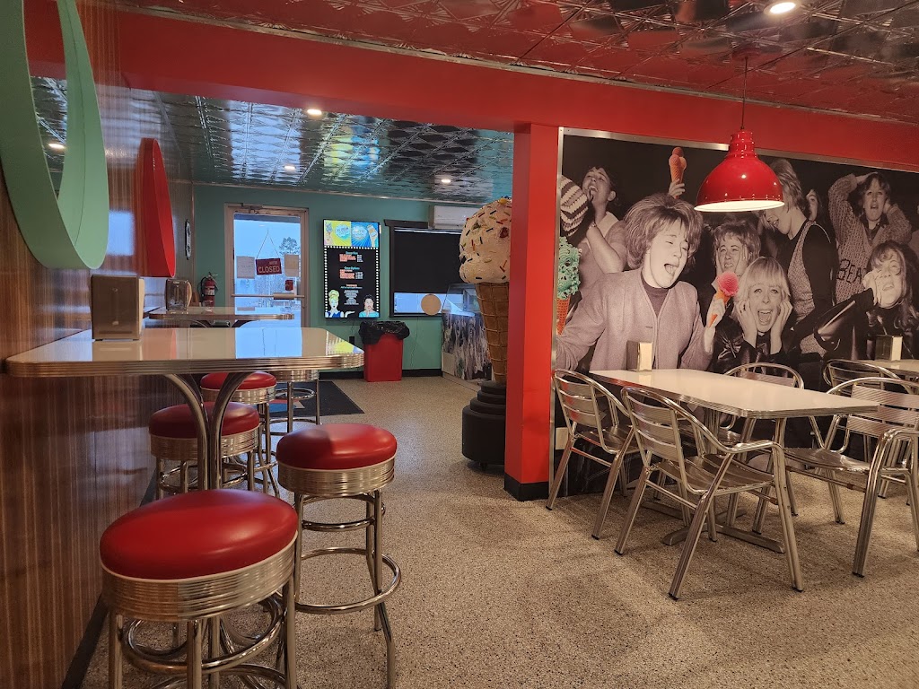Screamers Ice Cream Café | 7518 Main St E, Radium Hot Springs, BC V0A 1M0, Canada | Phone: (778) 527-0010