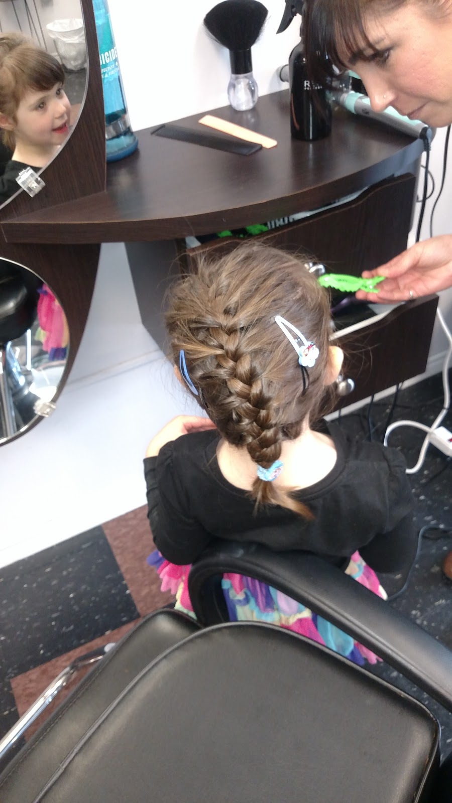 Studio 2 Hairstyling | 499 Dundas St W, Trenton, ON K8V 6C4, Canada | Phone: (613) 392-7169