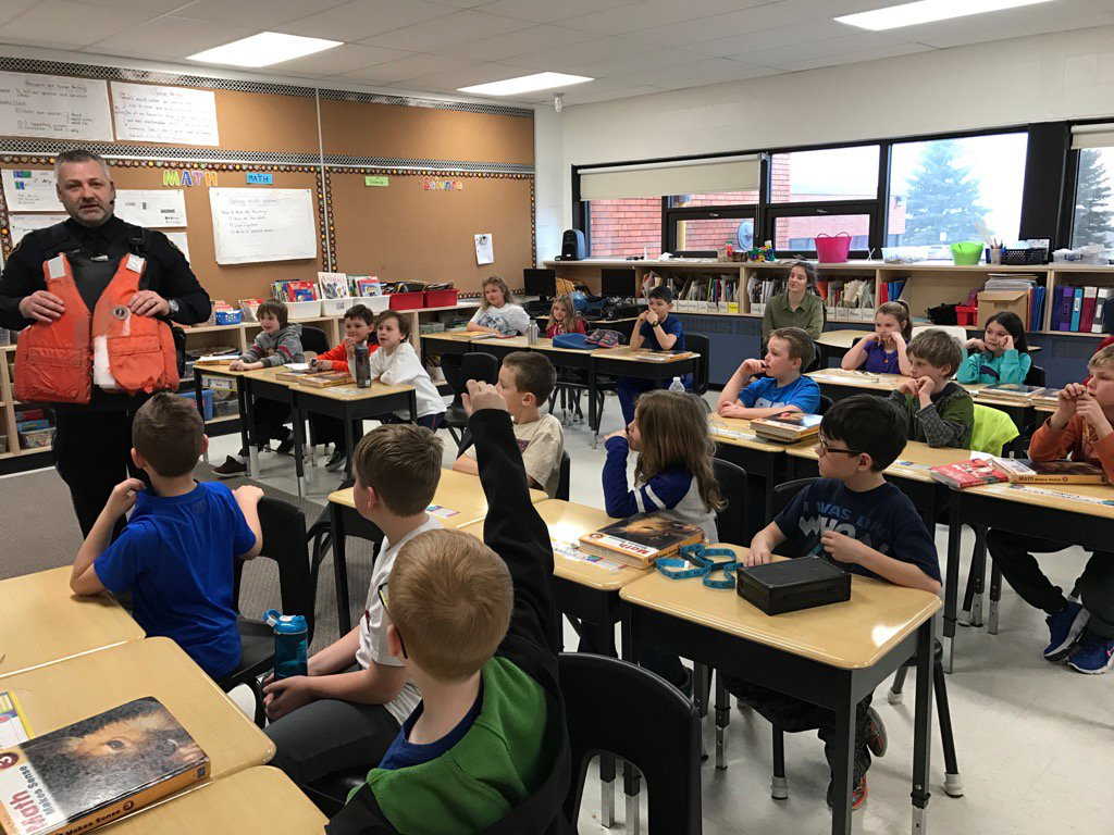 Chemong Public School | 1029 Gore St, Bridgenorth, ON K0L 1H0, Canada | Phone: (705) 292-9594