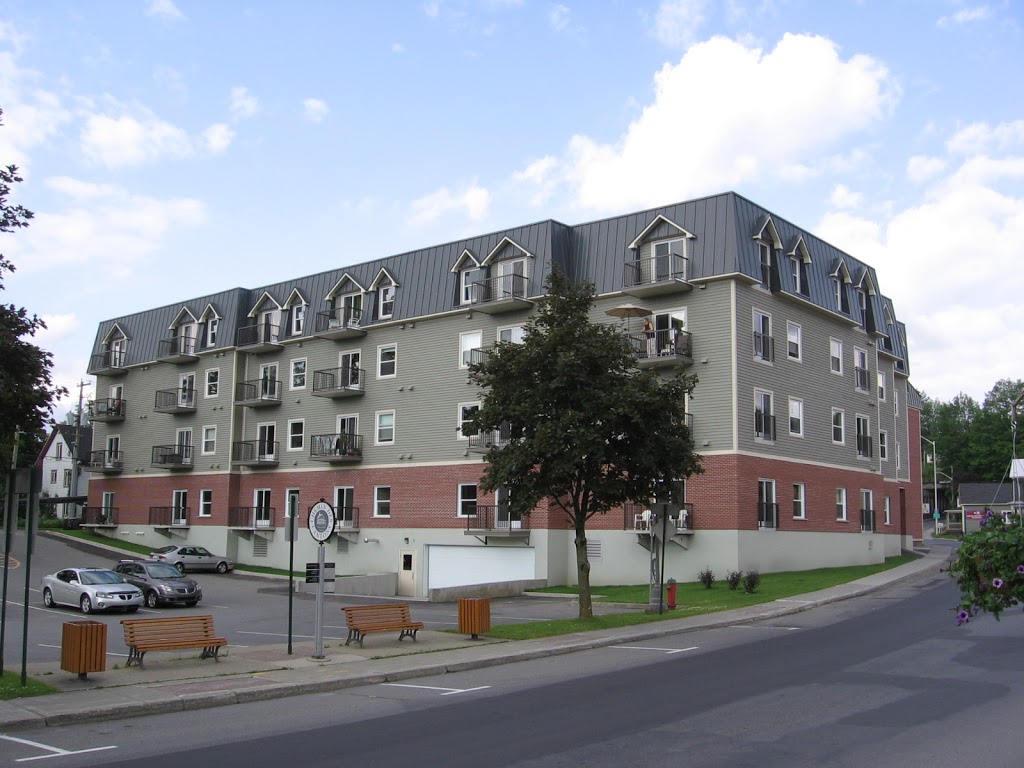 La Maison Familiale De Coaticook | 136 Rue Main O, Coaticook, QC J1A 0A6, Canada | Phone: (819) 849-3444