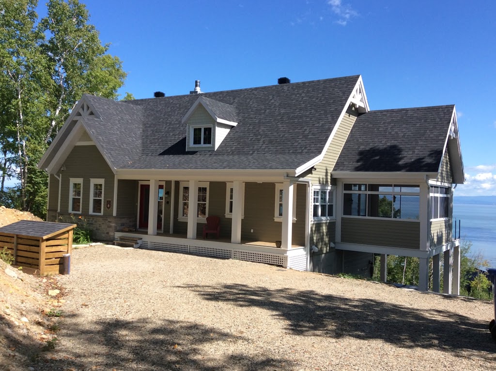 Chalet lAquitaine | Petite-Rivière-Saint-François, QC G0A 2L0, Canada | Phone: (450) 659-8644