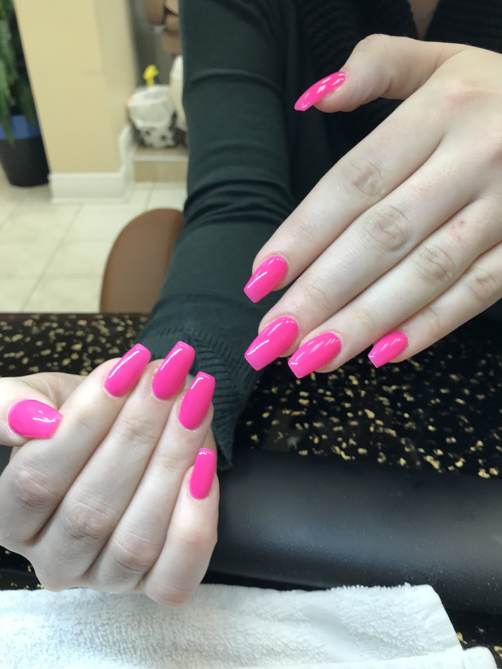 HT Nails Spa | 2-2400 Dundas St W, Mississauga, ON L5K 2R8, Canada | Phone: (905) 916-8687